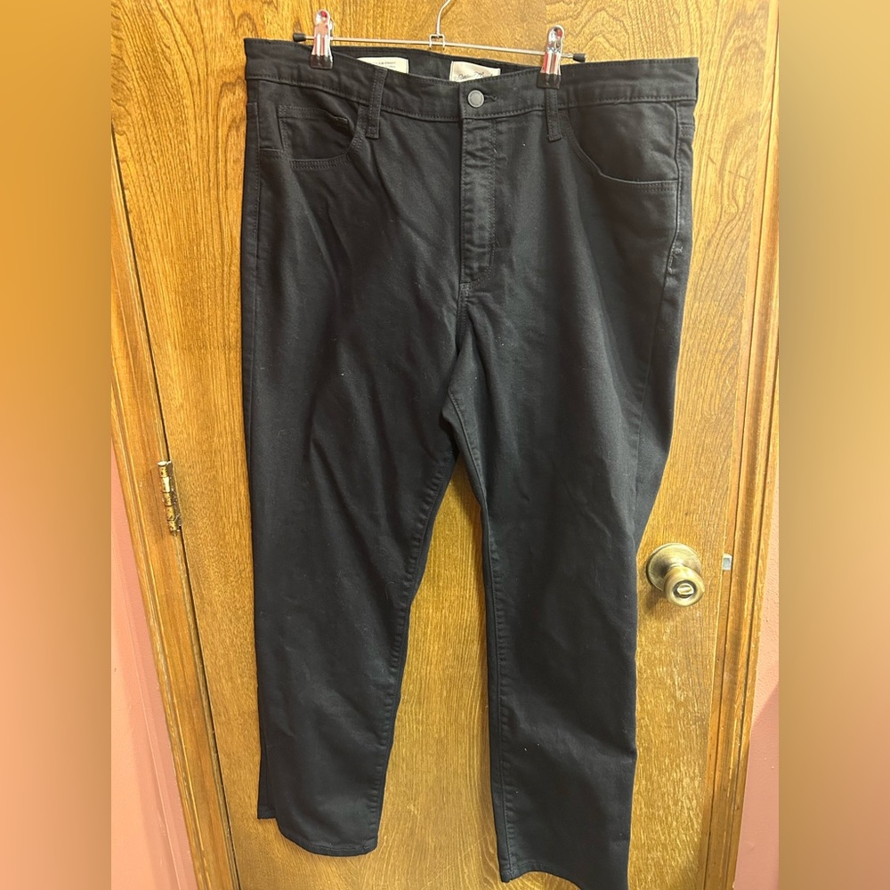 Universal Thread Women's Black Slim Straight Jeans